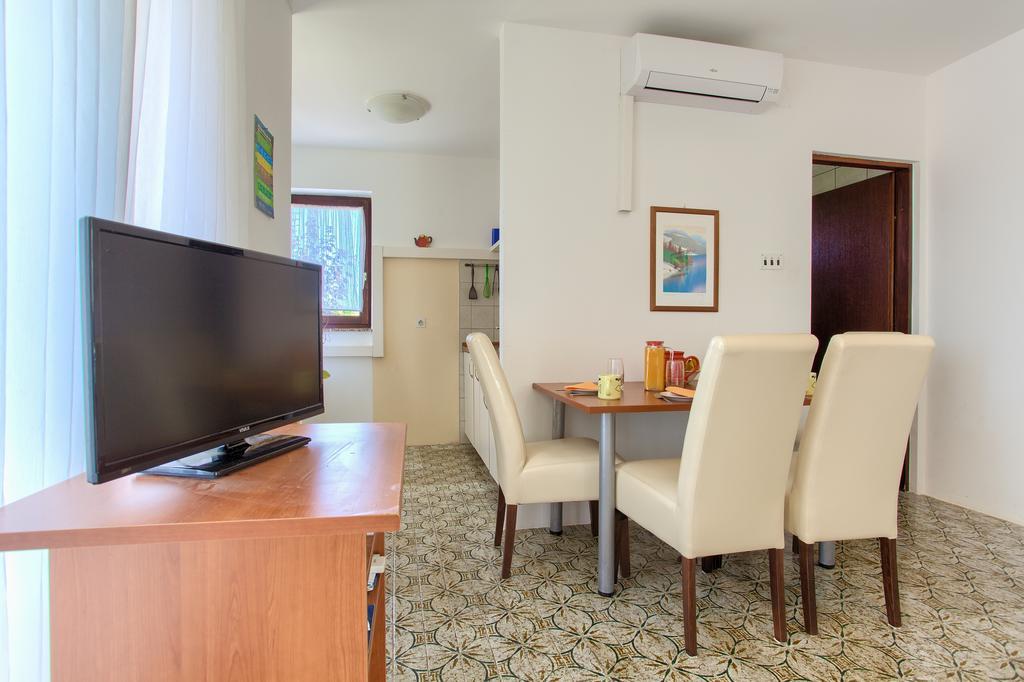 Apartments Vlatko Krk Town Buitenkant foto